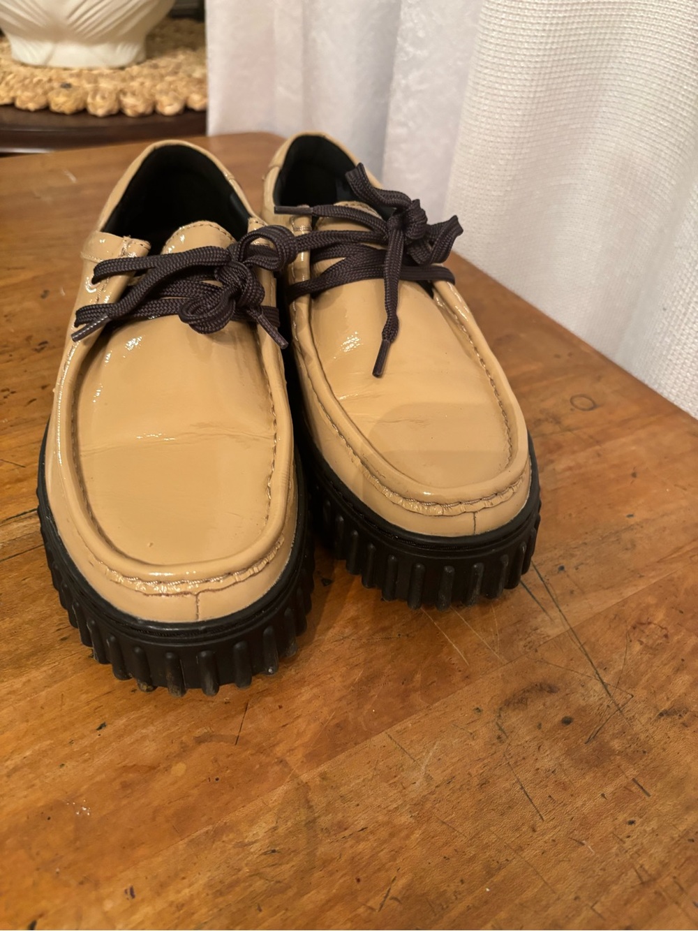 Clarks Beige Patent Platform Oxfords with Black Lug Sole - Picture 3 of 5